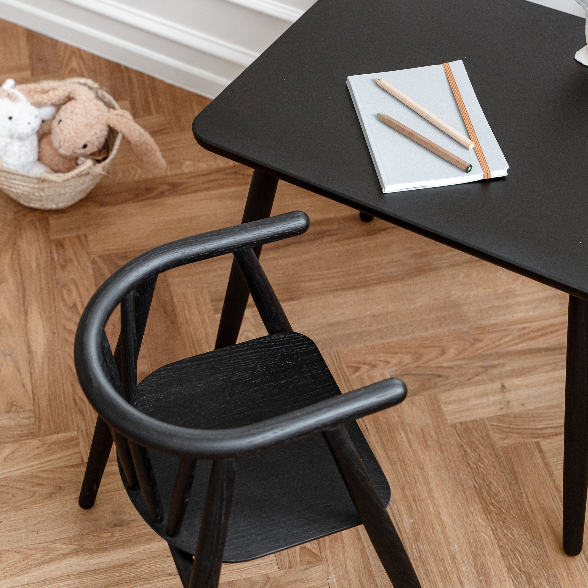 ASTA Kid’s Table – minimalist design for creative childhood moments