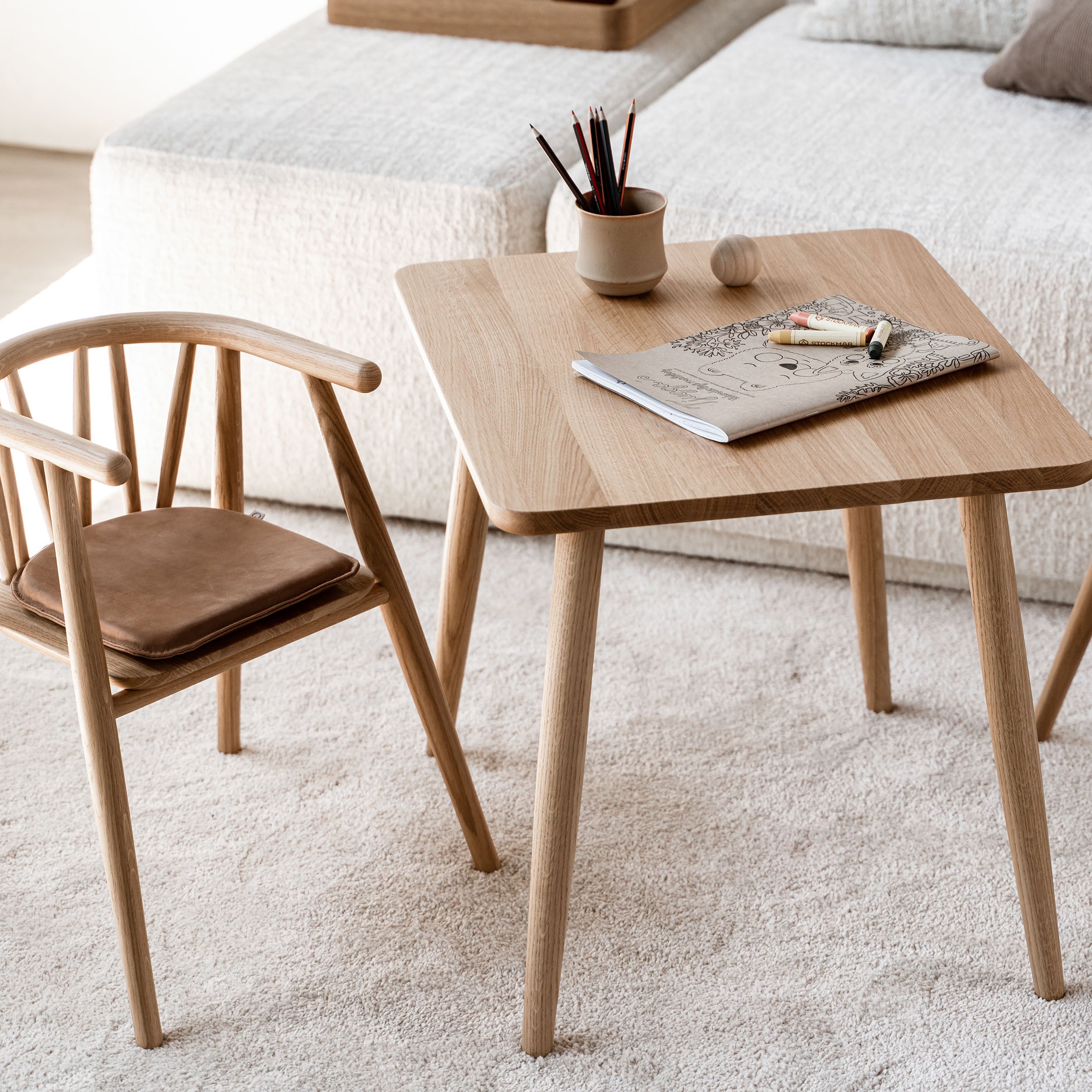 ASTA Kid’s Table – minimalist design for creative childhood moments