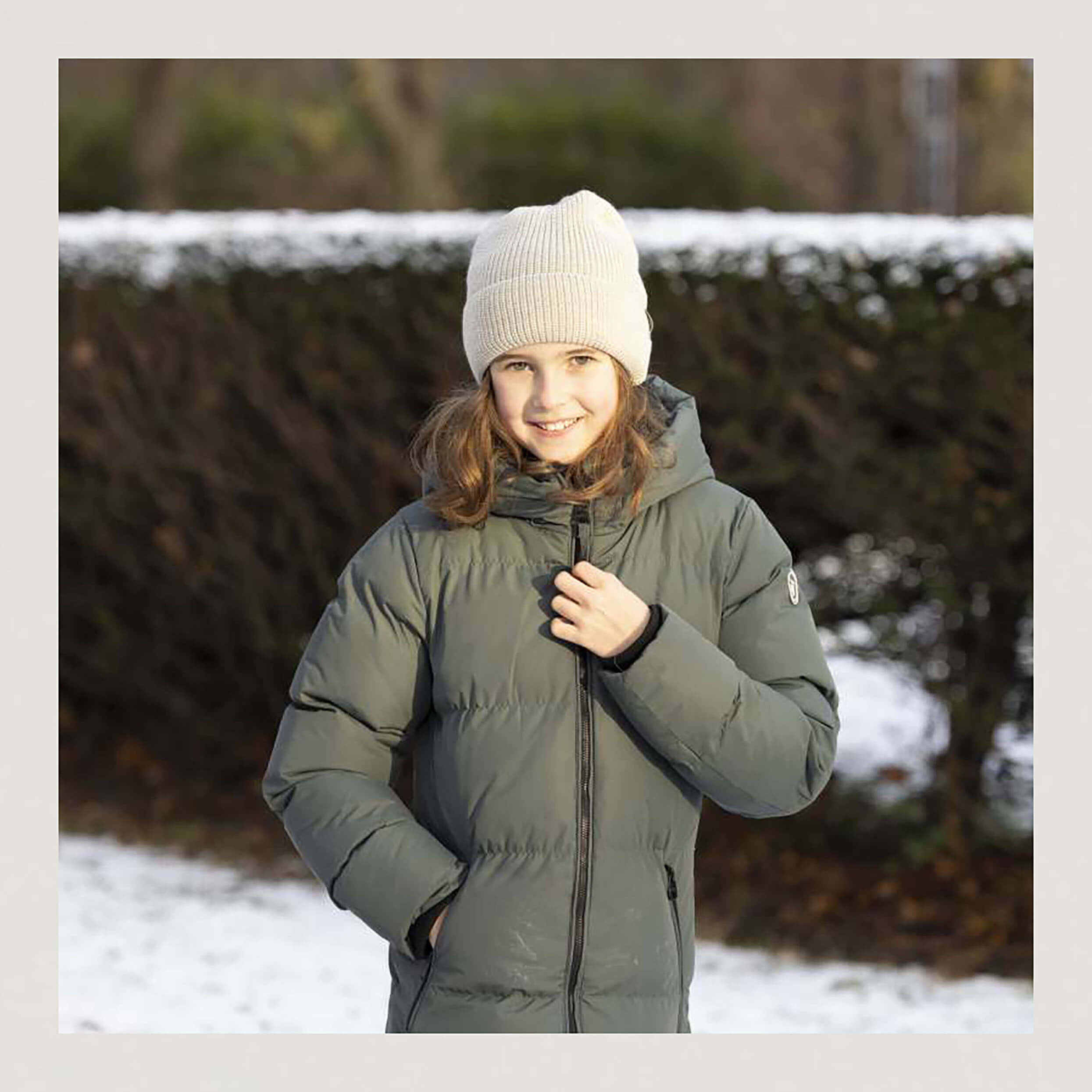 Mädchen mit Beanie von Pickapooh in nature-melange