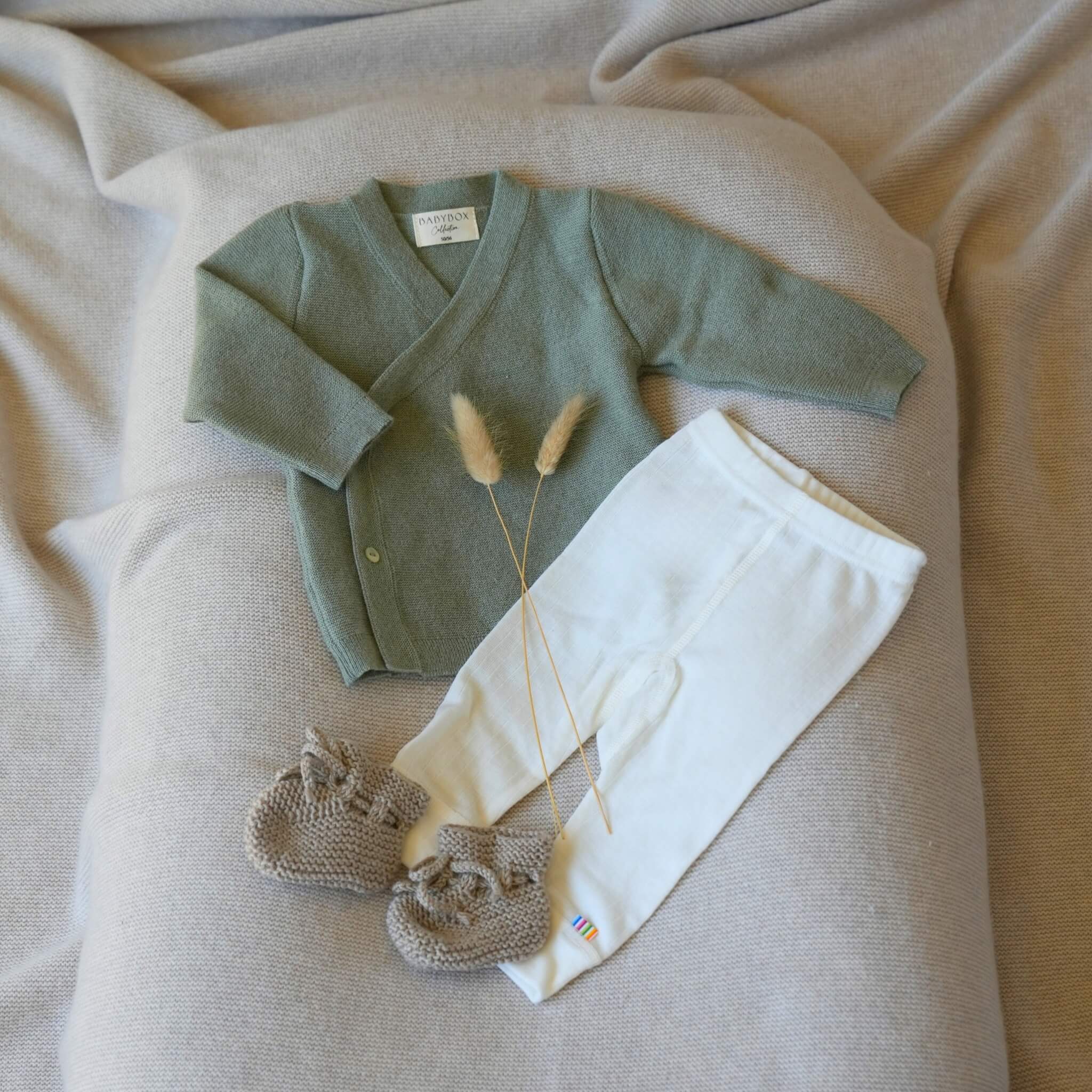 Homecoming-Set aus Wolle – Erstes Outfit für dein Baby