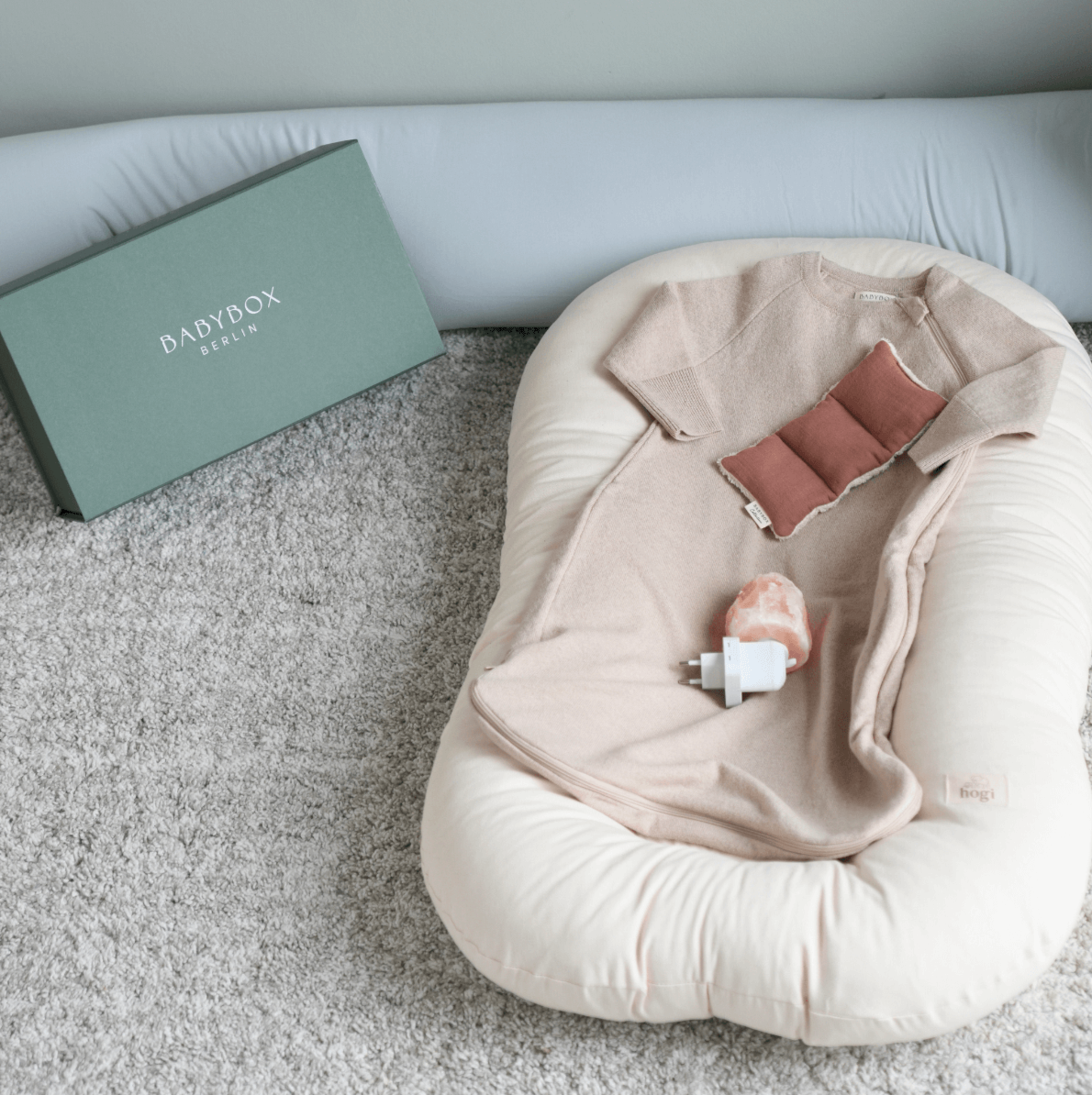 babybox collection geschenkeset babyschlafsack dune traubenkernkissen tan salzkristalllampe