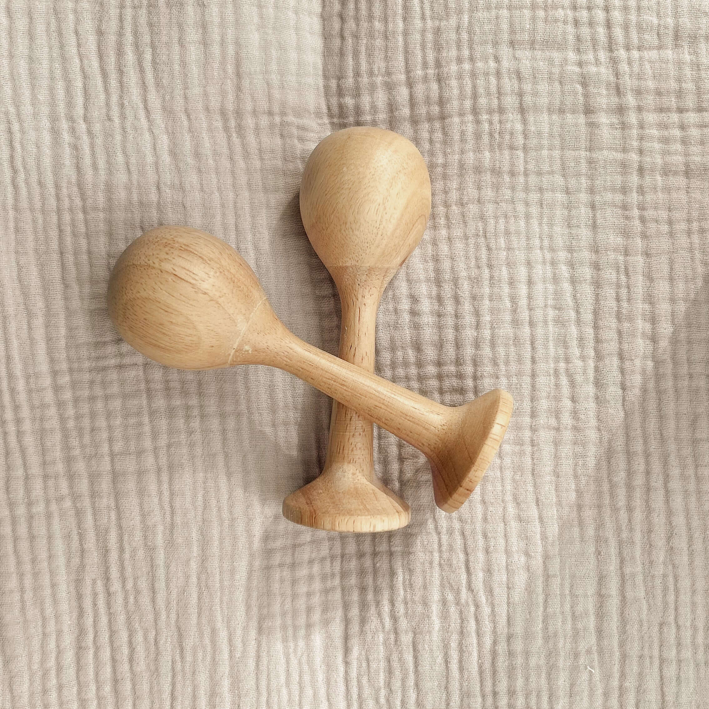 Rassel 2er-Set aus Holz