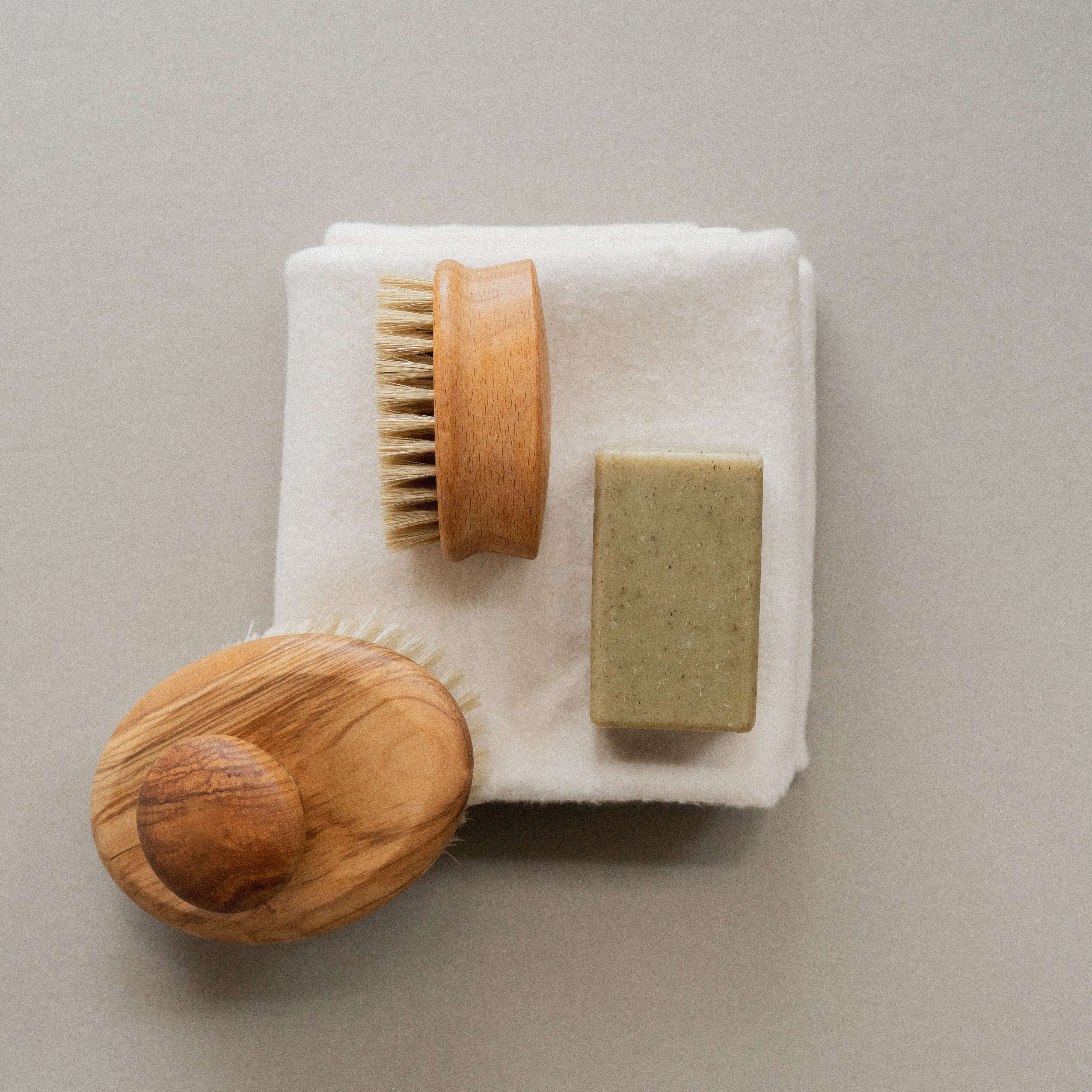 Produktfoto Hogi Seife mit Bürste und Lappen