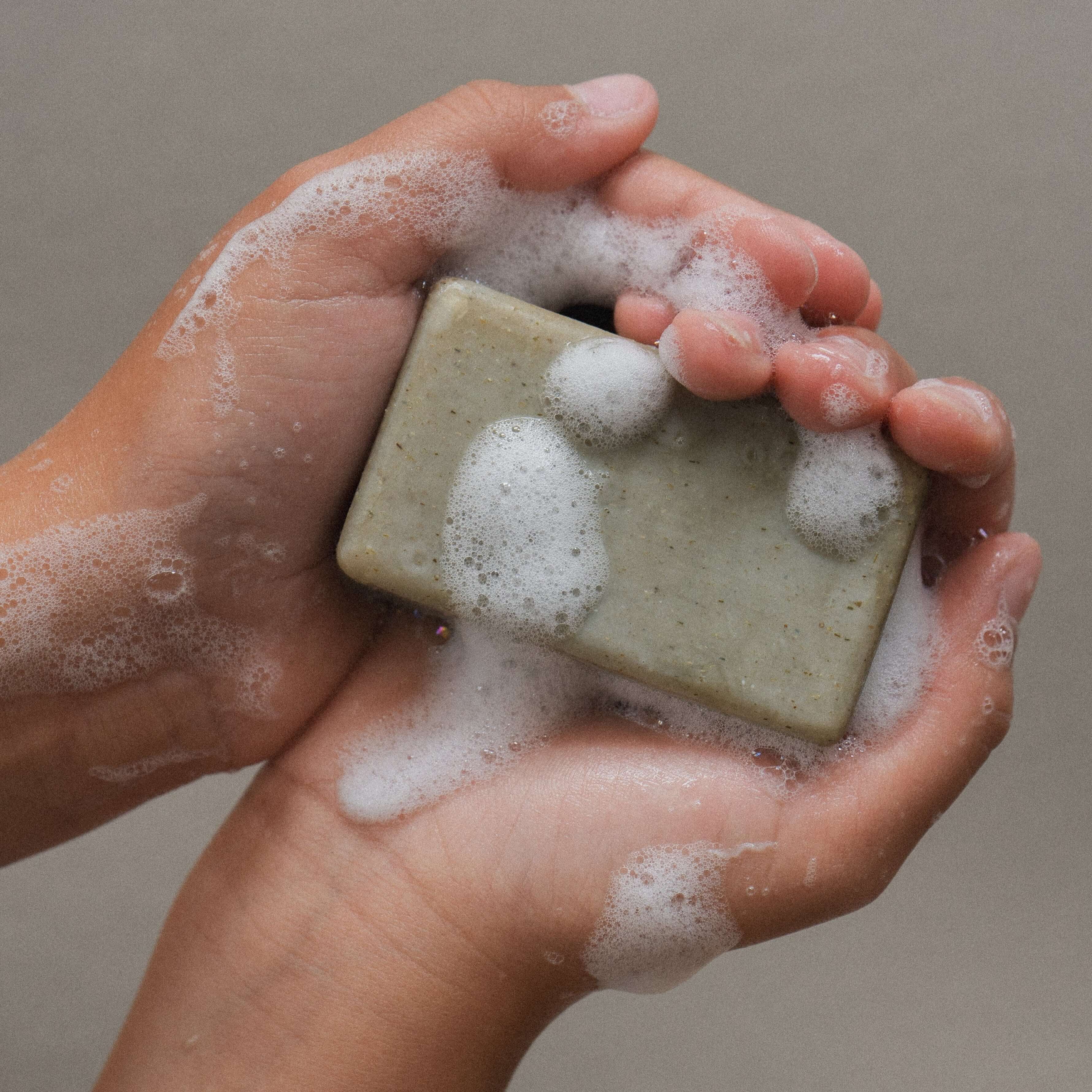 Produktfoto Hogi Seife einer Hand