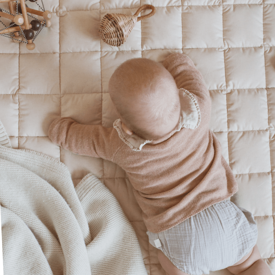 Produktfoto Murmunto Krabbeldecke von oben mit Baby