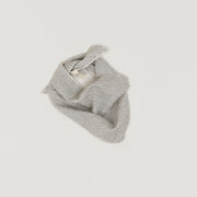 Babybox and Family Lilano Dreieckstuch aus Wolle & Seide hellgrau-ecru-gestreift #farbe_